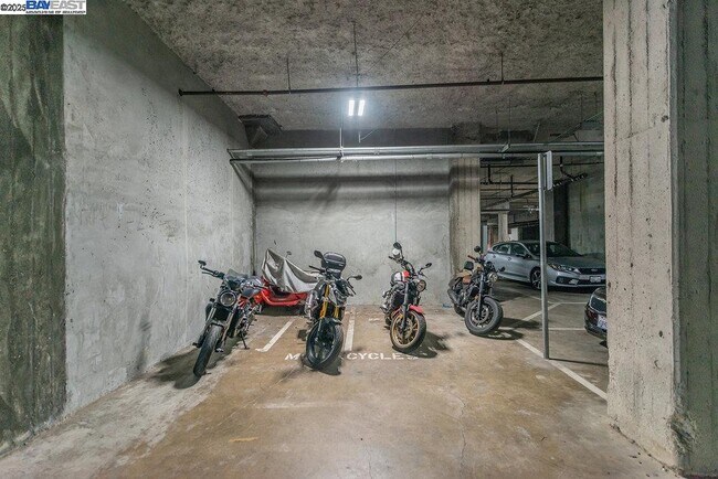 Building Photo - 1001 46th St