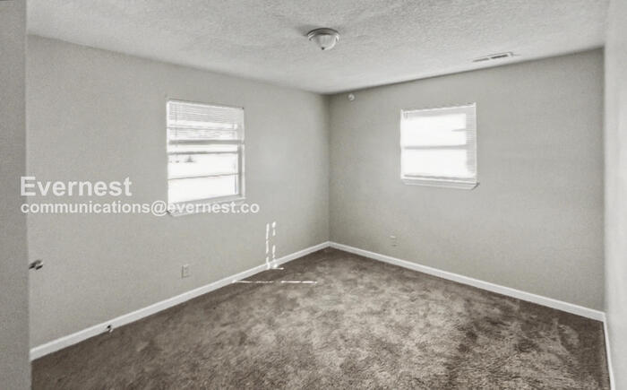 Building Photo - 1346 Vivian St SW