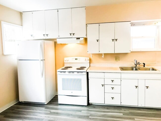 Building Photo - 917/ 917.5 West A St