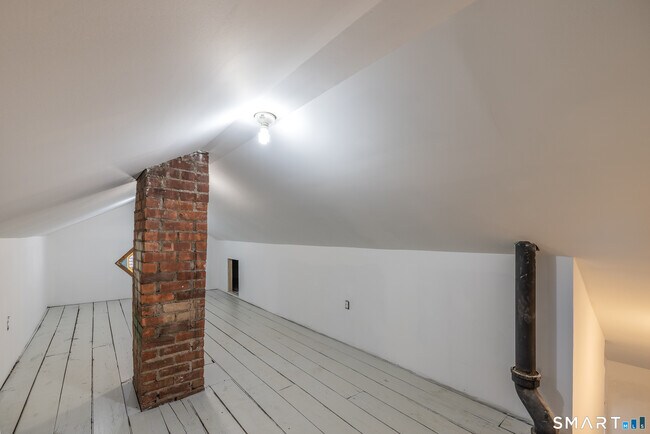 Building Photo - 430 Blohm St
