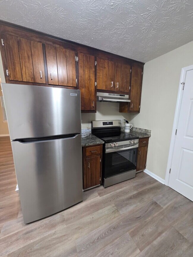 Building Photo - 220 Big Oak Cir