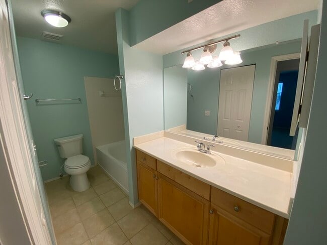 Building Photo - 11 Arbor Club Dr