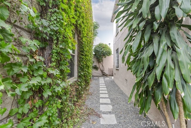 Building Photo - 5966 San Vicente Blvd