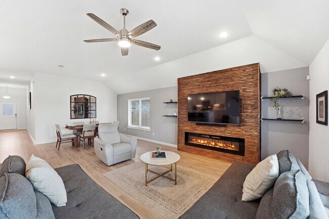 Building Photo - 8611 Pier Cove Dr