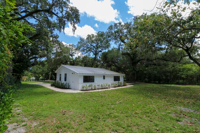 Building Photo - 2101 Riverland Rd