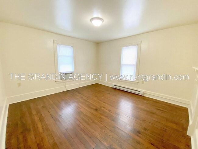 Building Photo - 909 13th St SE