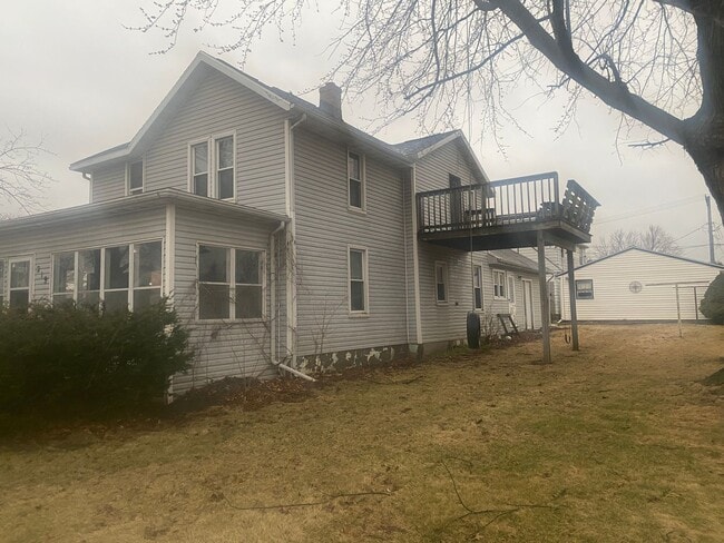 Building Photo - Charming 2 Bed / 1 Bath Apartment in the Heart of Waunakee