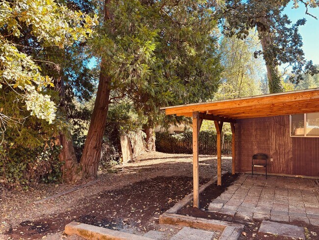 Building Photo - Charming 4 bedroom 2 bath home- West Linn, OR