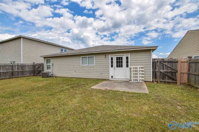 Building Photo - 15395 Mill Valley Dr