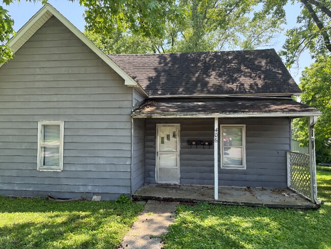 Primary Photo - 406 E 17th St
