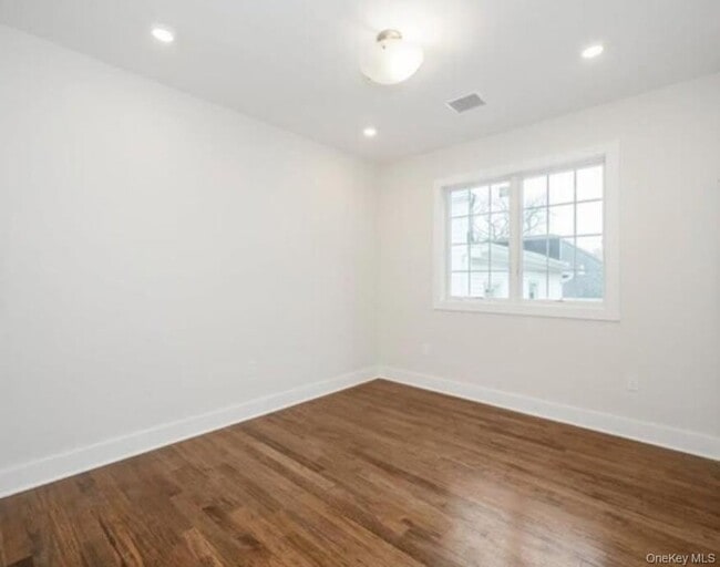 Building Photo - 142 Maple Ave