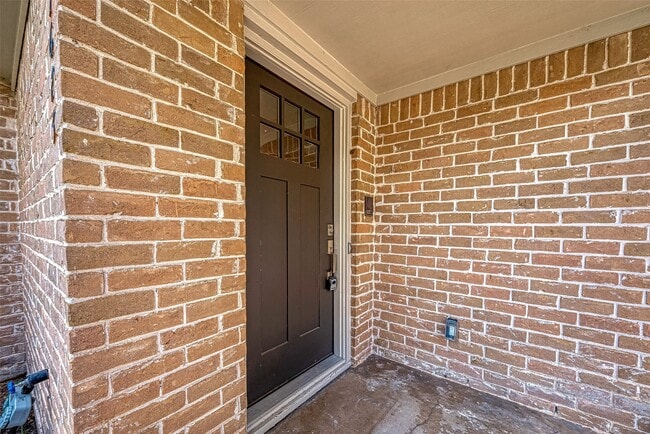 Building Photo - 1623 Cherry Ridge Dr