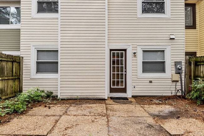Building Photo - Beautiful 2-Bed, 2.5-Bath Home with Spacio...