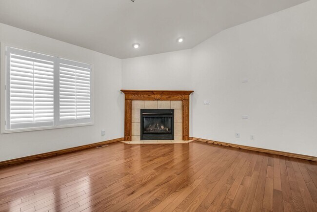 Building Photo - Spacious 7 Bed Kaysville Home with Two Kitchens