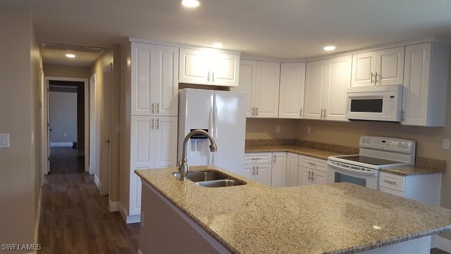 Building Photo - 12080 Moss Dr