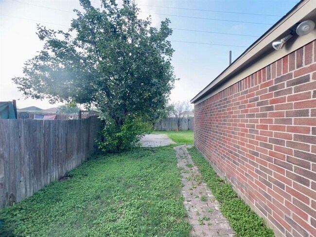 Building Photo - 19434 Camellia Knoll Trail
