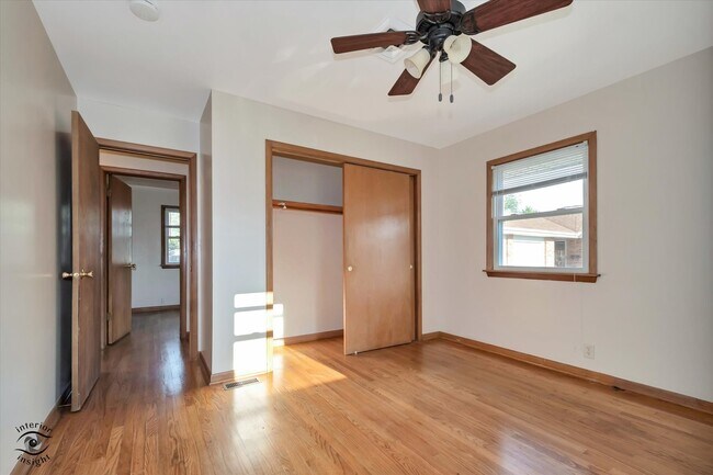 Building Photo - 644 S Calumet Ave
