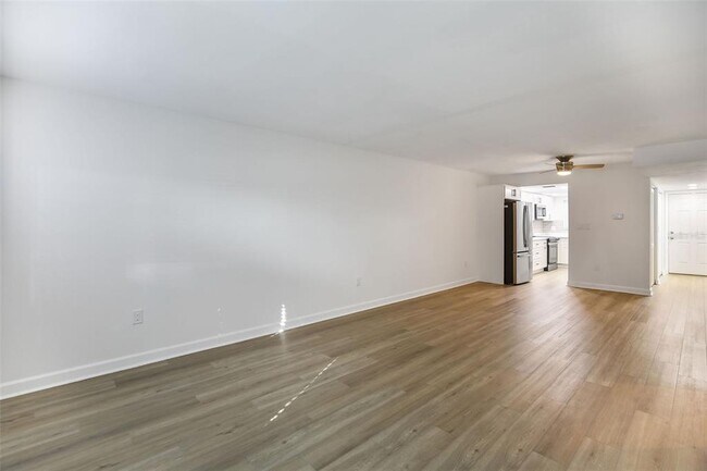 Building Photo - 4570 Overlook Dr NE