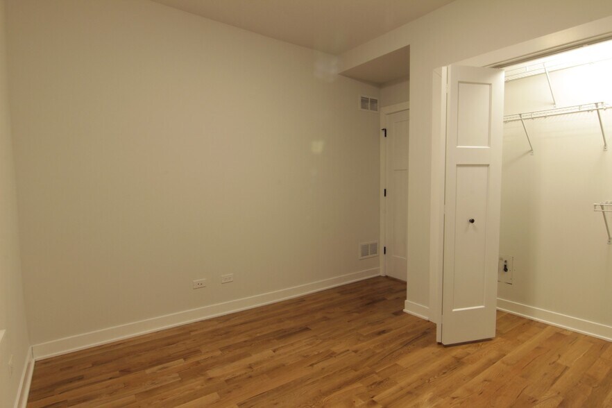 Building Photo - 2224 W Eastwood Ave