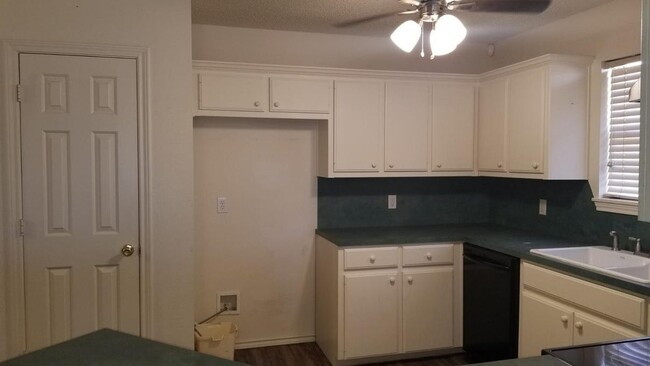 Building Photo - 8413 Uvalde Ave