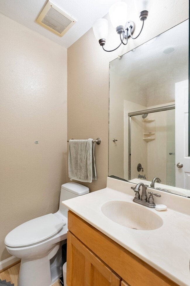 Building Photo - 5488 Roundtree Dr