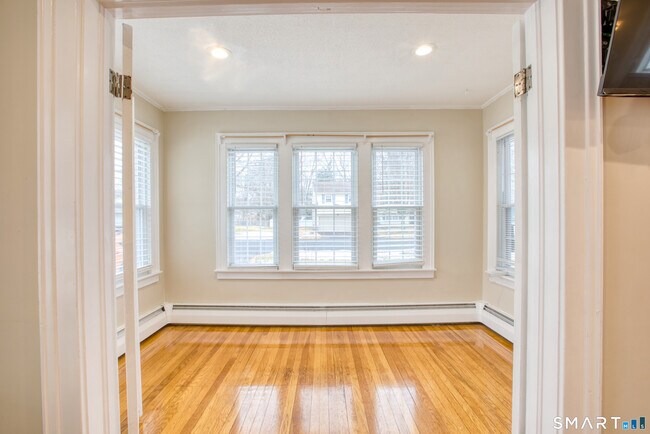 Building Photo - 117 John Ave