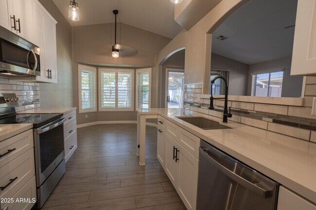 Building Photo - 1022 N Bogle Ave