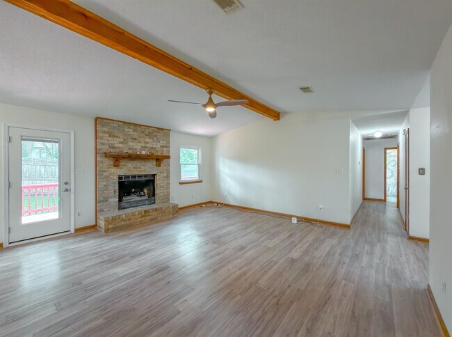 Building Photo - 776 Lupine Ln