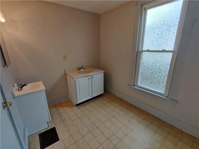 Building Photo - 406 W Franklin St