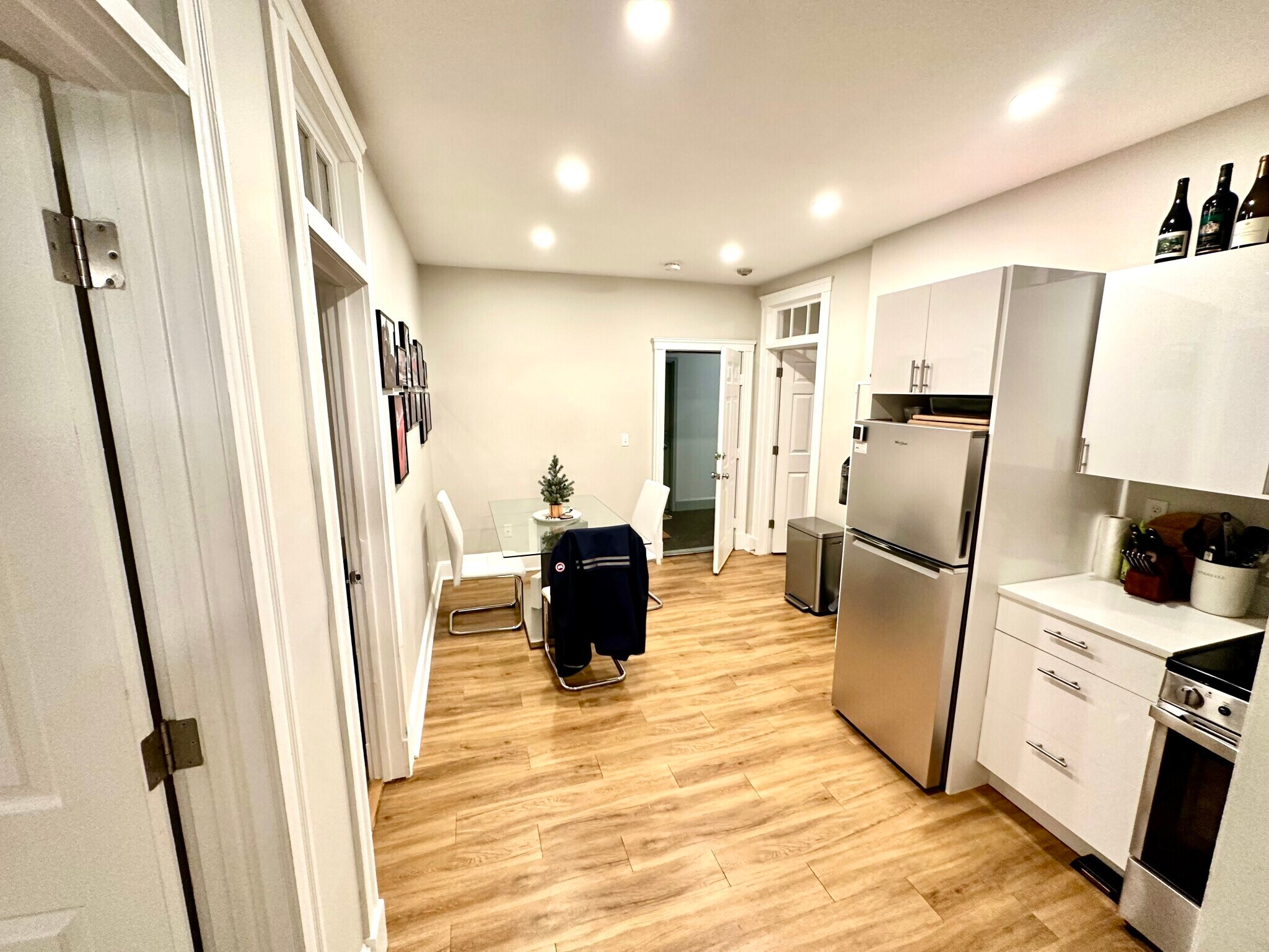 Building Photo - 845 Beacon St