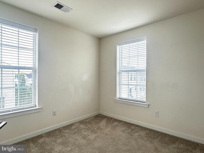 Building Photo - 13 Hedley Ln
