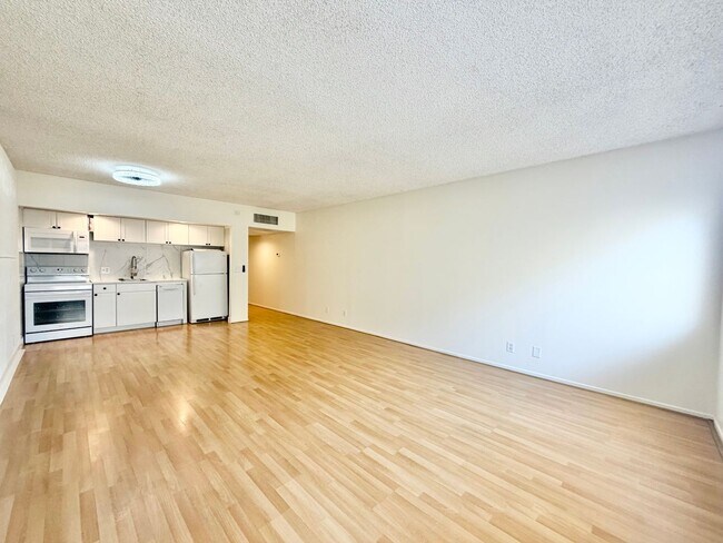 Building Photo - AVAILABLE NOW!! Studio - 1 Bathroom Condo near Downtown Palm Springs!