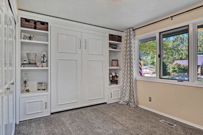 Building Photo - Cozy Hillside Boise Beauty Available 1/1/26!