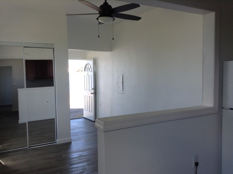 livingroom - 32 Bay Ave