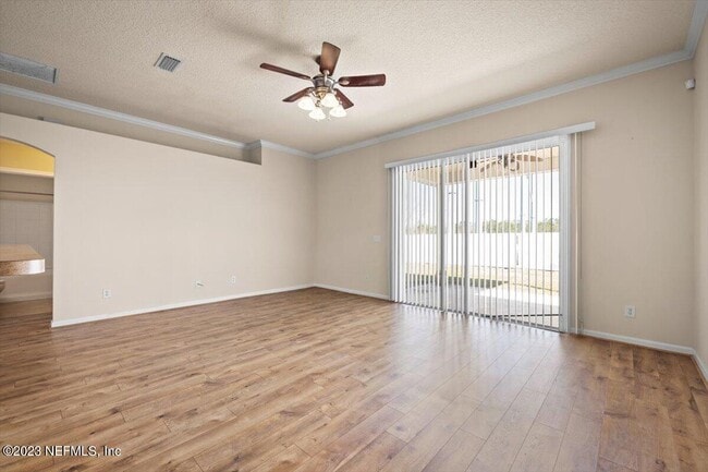 Building Photo - 929 Raindrop Ln