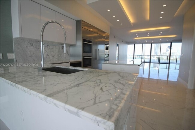 Building Photo - 5000 Island Estates Dr