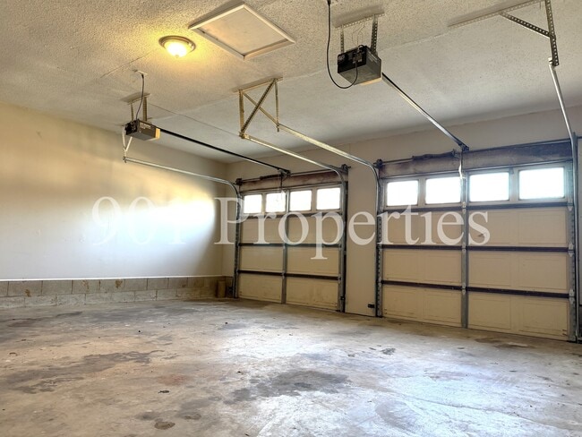 Building Photo - 6835 Autumnhill Ln