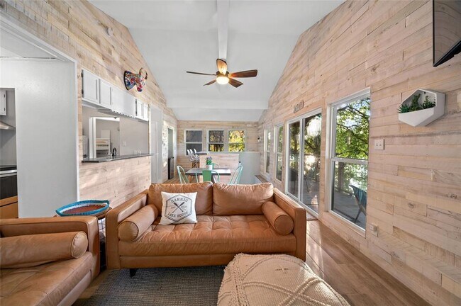 Building Photo - 1708 Ski Slope Dr