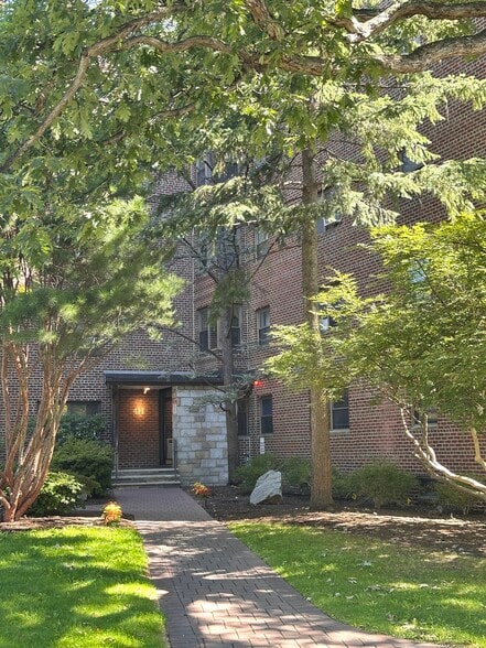 Building Photo - 411 Park Pl