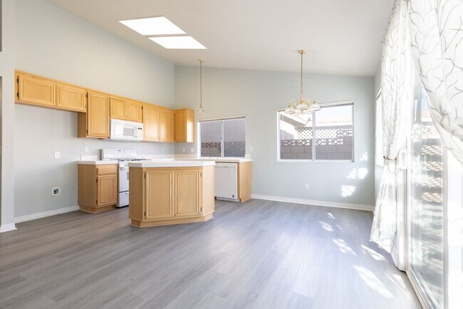 Building Photo - West Lancaster4 bedroom + bonus room