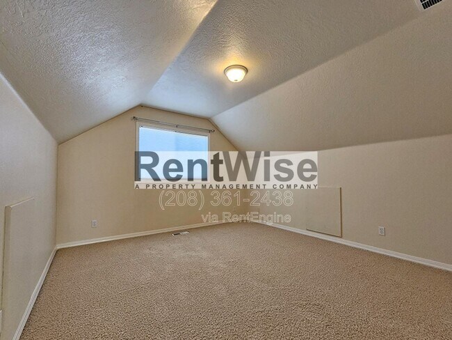 Building Photo - 318 W Highland St
