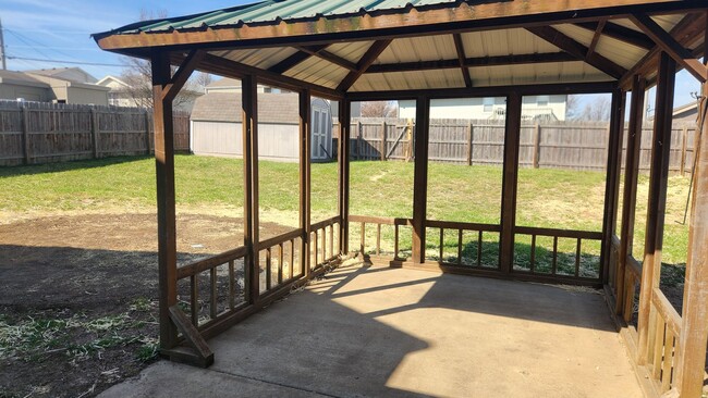 Building Photo - 3BR, 2.5BTH, 2CAR ATT GAR, Privacy Fenced Yard - In Washburn Rural Schools!