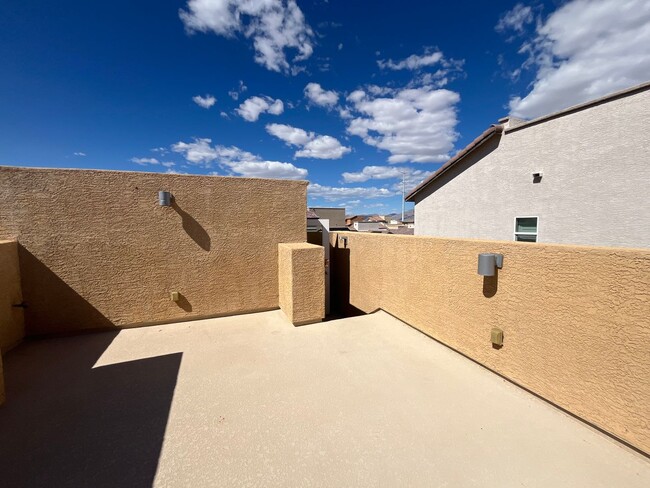 Building Photo - Rooftop Views and 3bed house for rent