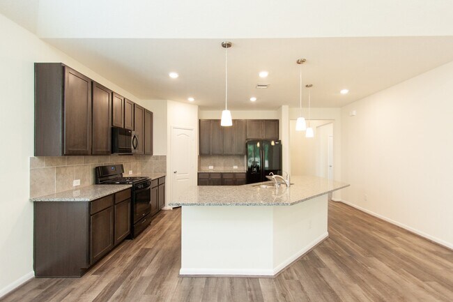 Building Photo - 2011 Parnevik Pl