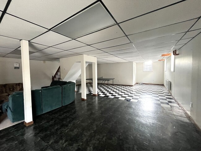 Building Photo - Spacious 4BR/3.5BA Single Family Home on 2...