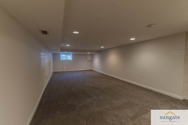 Building Photo - 341 E 27th St