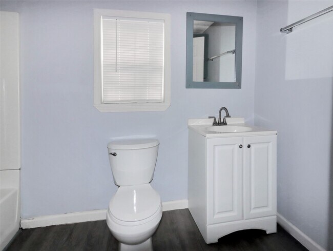 Building Photo - 6611 Jensen St