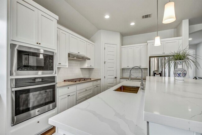 Building Photo - 1034 Jacksdaw Dr
