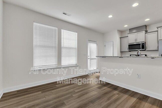 Building Photo - 2103 Nandina Trl