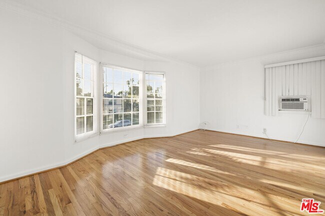 Building Photo - 5324 Vantage Ave